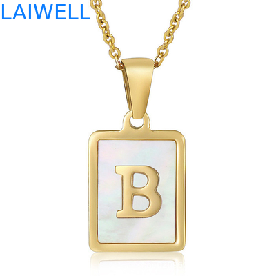 Simple 15 * 12MM de acero inoxidable 3D concha de cartas collar de titanio de acero 26 letras colgantes de mujeres