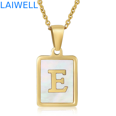 Simple 15 * 12MM de acero inoxidable 3D concha de cartas collar de titanio de acero 26 letras colgantes de mujeres