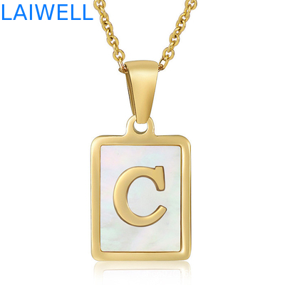Simple 15 * 12MM de acero inoxidable 3D concha de cartas collar de titanio de acero 26 letras colgantes de mujeres