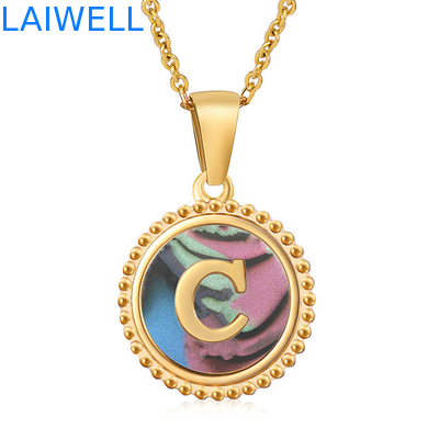 Joyería única 16MM 18K Revestido de oro de acero inoxidable 3D Cuello de cartas de concha collar de cartas de mujeres colgantes