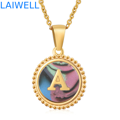 Joyería única 16MM 18K Revestido de oro de acero inoxidable 3D Cuello de cartas de concha collar de cartas de mujeres colgantes