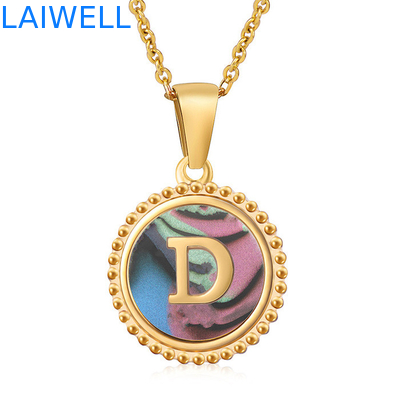 Joyería única 16MM 18K Revestido de oro de acero inoxidable 3D Cuello de cartas de concha collar de cartas de mujeres colgantes