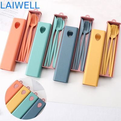 Diseño elegante portátil sostenible Conjunto de cubiertos de 4 PC Acentos de vajilla de trigo de paja amigable con el medio ambiente Fibra resistente al calor y materiales ecológicos para altas temperaturas
