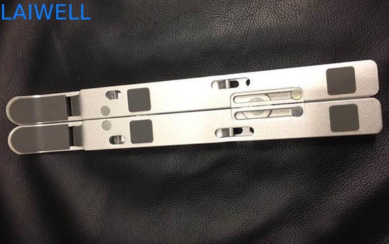 Torno del CNC que trabaja a máquina el artículo del soporte de la lectura de la tableta 250g/del soporte de Macbook del plegamiento