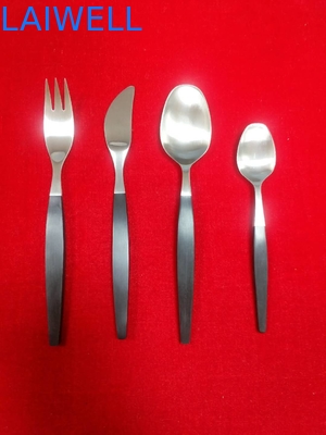 Matt Polishing moderno 18/8 plato y cubierto de acero inoxidable fija el sistema de los cubiertos de la cocina