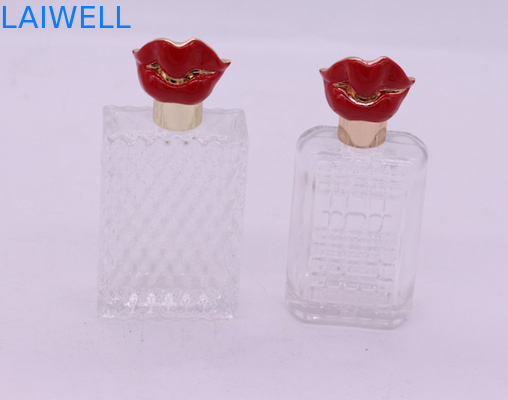 Los labios de Rose Red Plated forman el corrosivo anti de las cápsulas de perfume