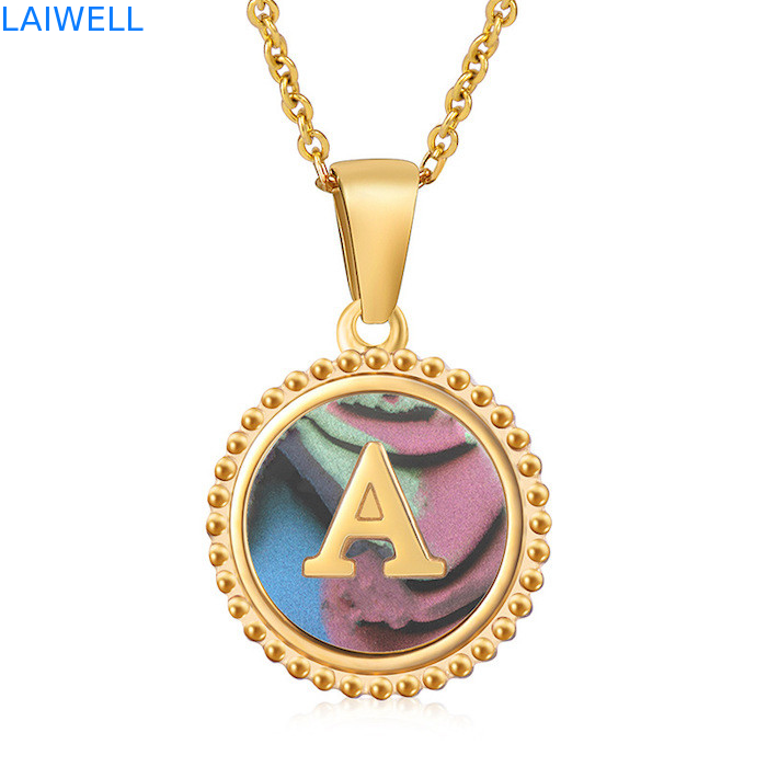 Joyería única 16MM 18K Revestido de oro de acero inoxidable 3D Cuello de cartas de concha collar de cartas de mujeres colgantes